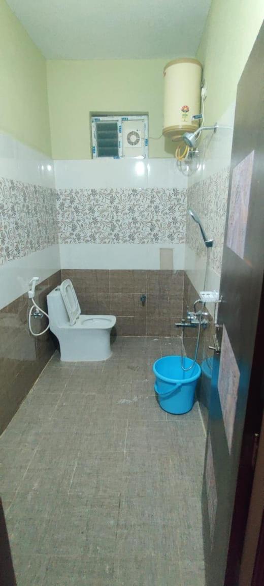 Ruhithahomestay- Ac Rooms-Free Wifi- Android Tv - Near To Alipiri- Door Service تيروباتي المظهر الخارجي الصورة